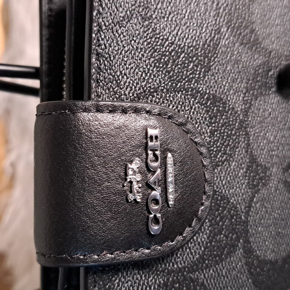 Coach NWTscMedium Corner Zip Wallet In Signature Canvas - Picture 3 of 9